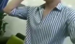 网友爆料小伙怎么办呢视频,小伙遭遇怎么办？视频揭秘应对之道